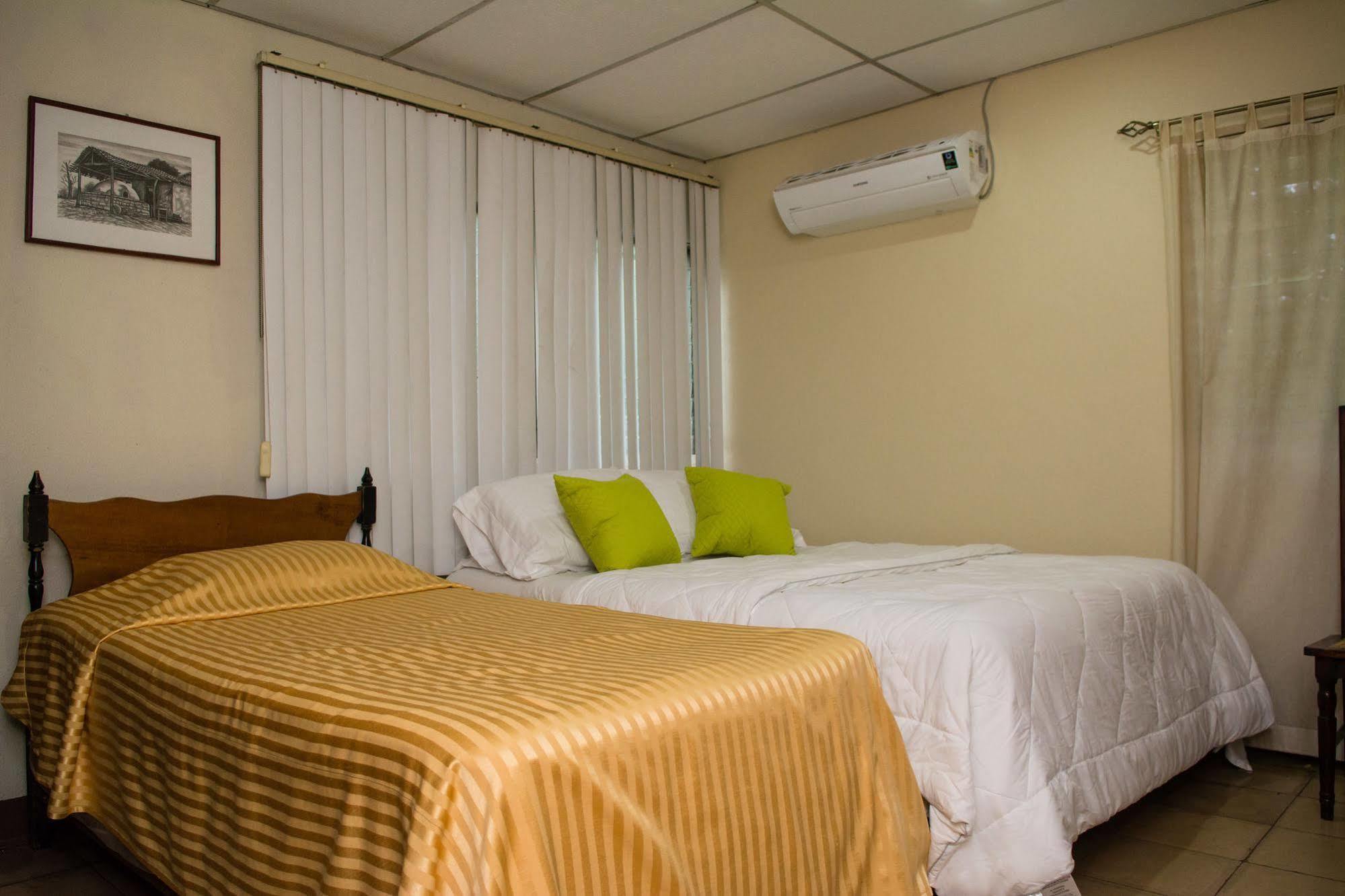 מנאגווה Hostal Casa Los Espinoza מראה חיצוני תמונה